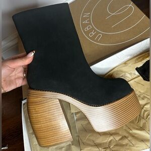 Urban Outfitters Black and Brown Platform Chunky Boots women’s sz 8